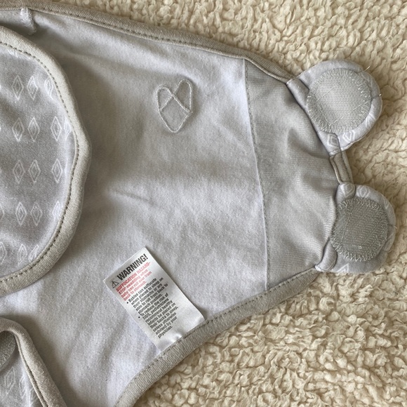 SwaddleMe Velcro Baby Swaddle (Gray/White) - Picture 8 of 15